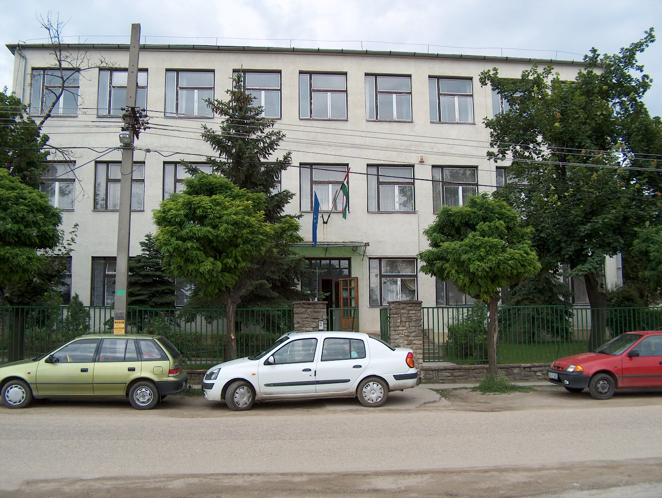 A Baktay Ervin Gimnázium  főépülete a Baktay téren