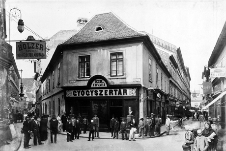 Jobbra a Kígyó utca - 1880