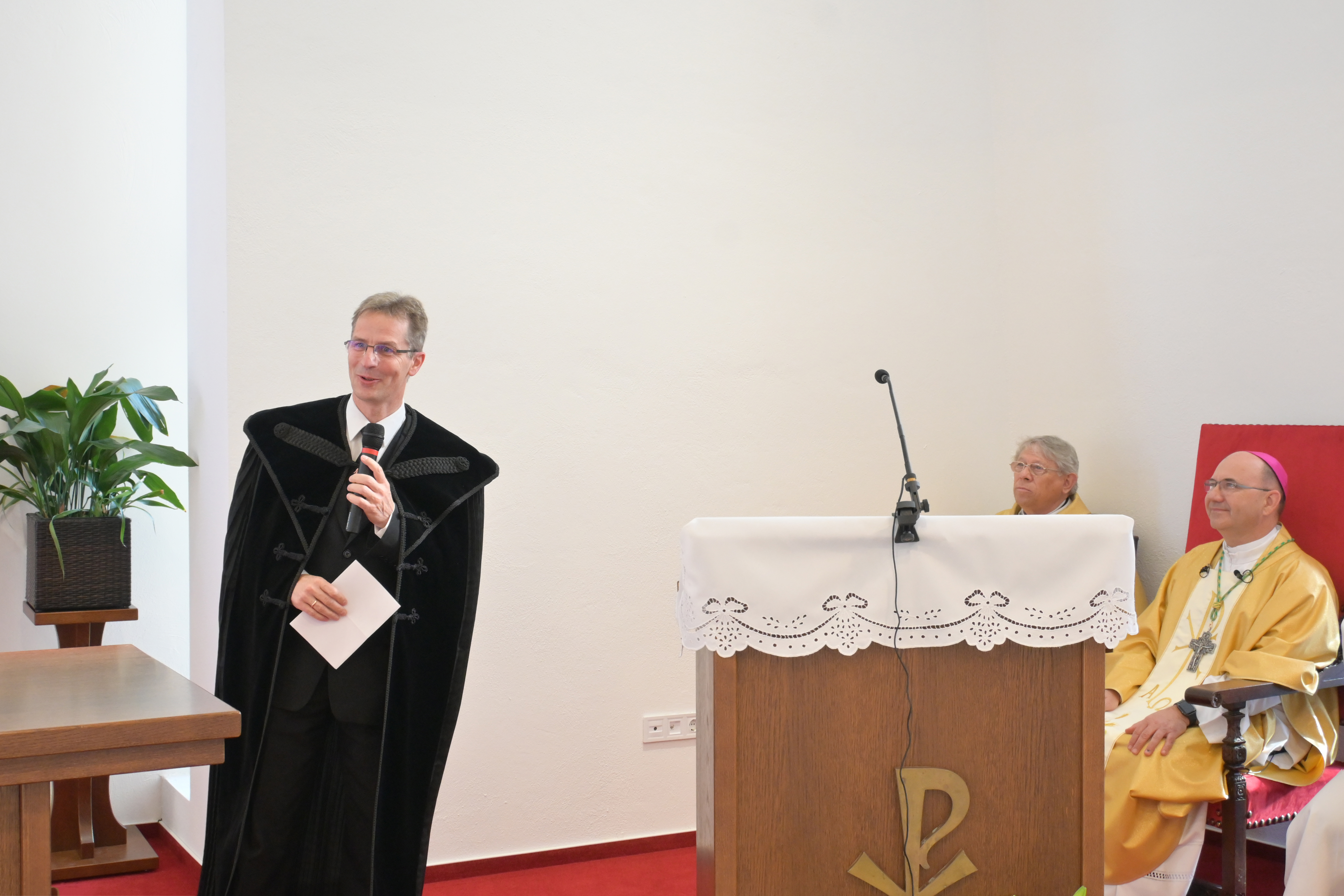 Faragó Csaba református lelkész is üdvözölte Isten házának felszentelését